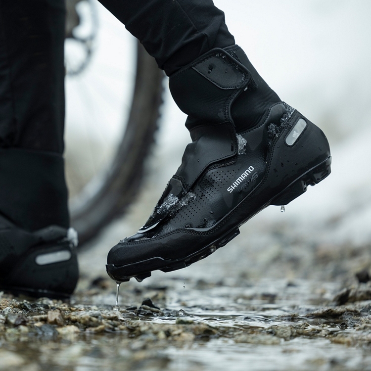 botas-mtb-invierno-765ujz-1.jpg Shimano Zapatillas MTB Invierno SH MW502 Negro - Imagen 1