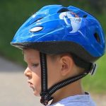 CASCO DE BICICLETA PARA NIÑOS: CÓMO ELEGIR BIEN SEGÚN SU EDAD (GUÍA REAL)