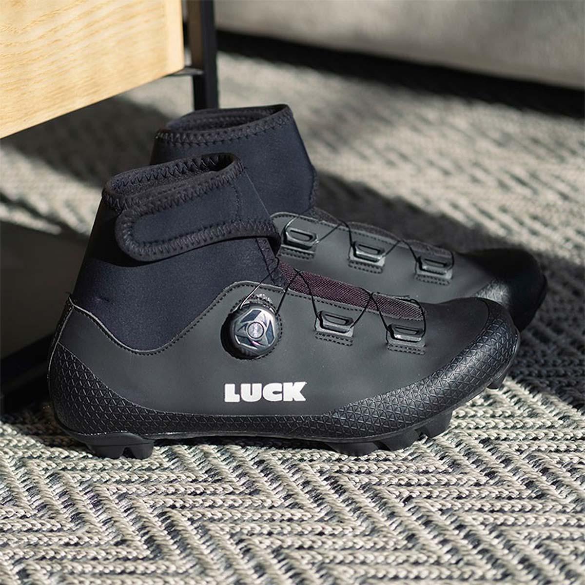luck-zapatillas-mtb-918xcl-1.jpg Luck Fenix, unas zapatillas de MTB pensadas para las salidas en condiciones de clima más adversas - Imagen 1