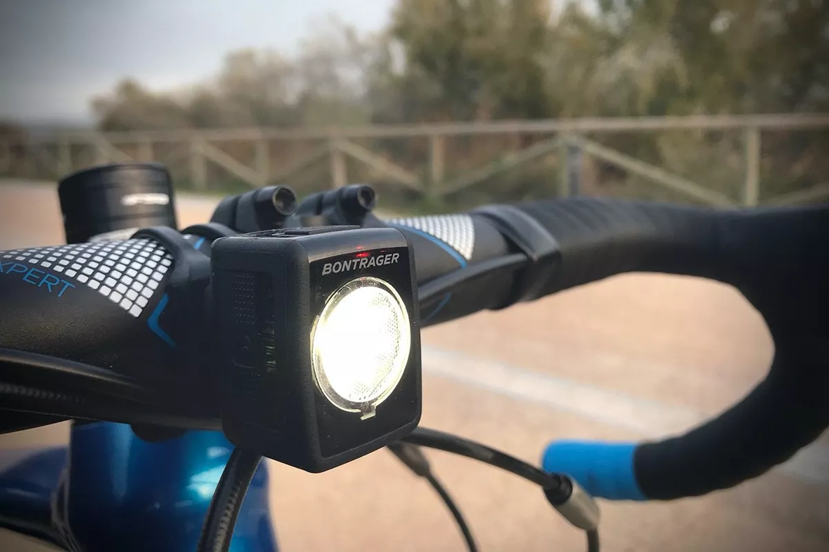 luz-delantera-bontrager-267jue.webp Test: Luz trasera Bontrager Flare RT y luz delantera ION 200 RT | Maillot Magazine - Imagen 1
