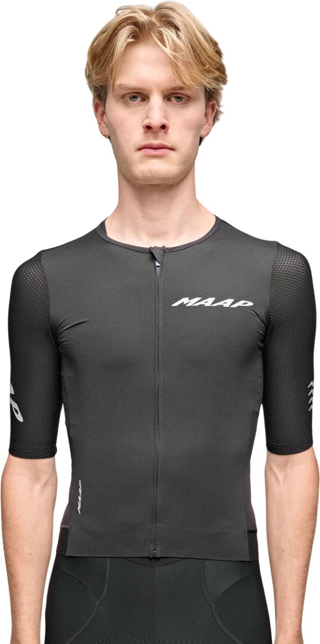 maillot-maap-338fhr-1.jpg Maap Emerge Maillot de manga corta Negro | Alltricks.es - Imagen 1