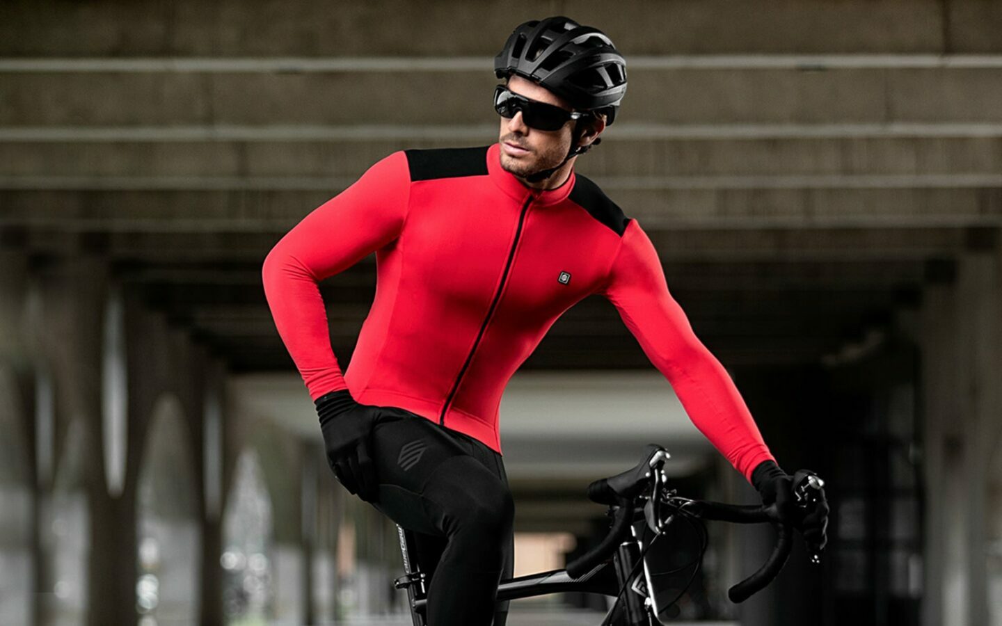 ropa-ciclismo-siroko-167zfo-1.jpg Colección M4 de Siroko: Maillots de manga larga con protección térmica – SIROKO CYCLING COMMUNITY - Imagen 1