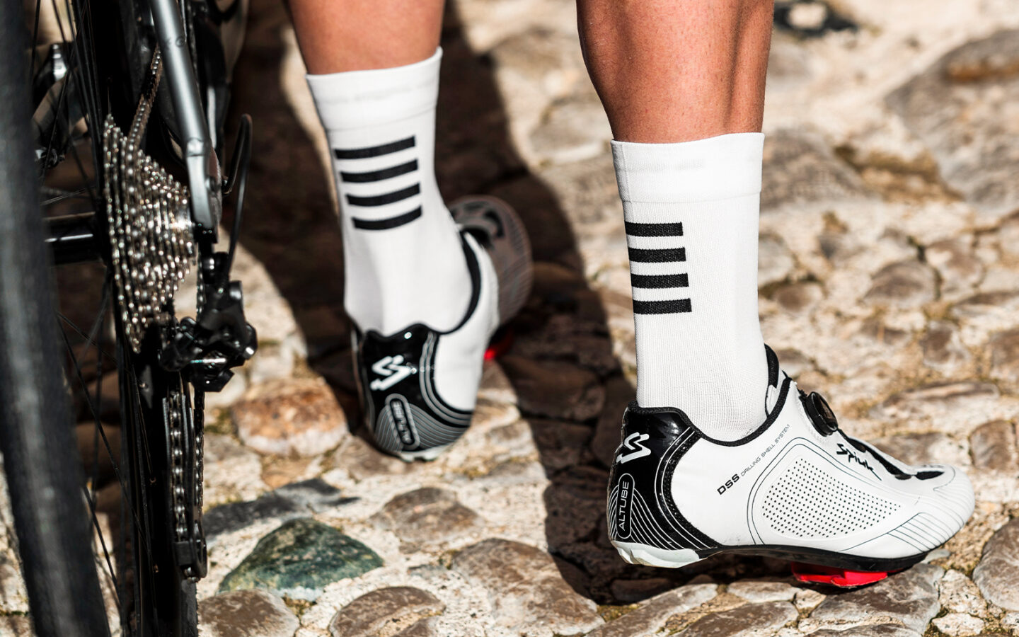 zapatos-de-ciclismo-889aue-1.jpg Tipos de zapatillas de ciclismo ¿Merecen la pena? – SIROKO CYCLING COMMUNITY - Imagen 1