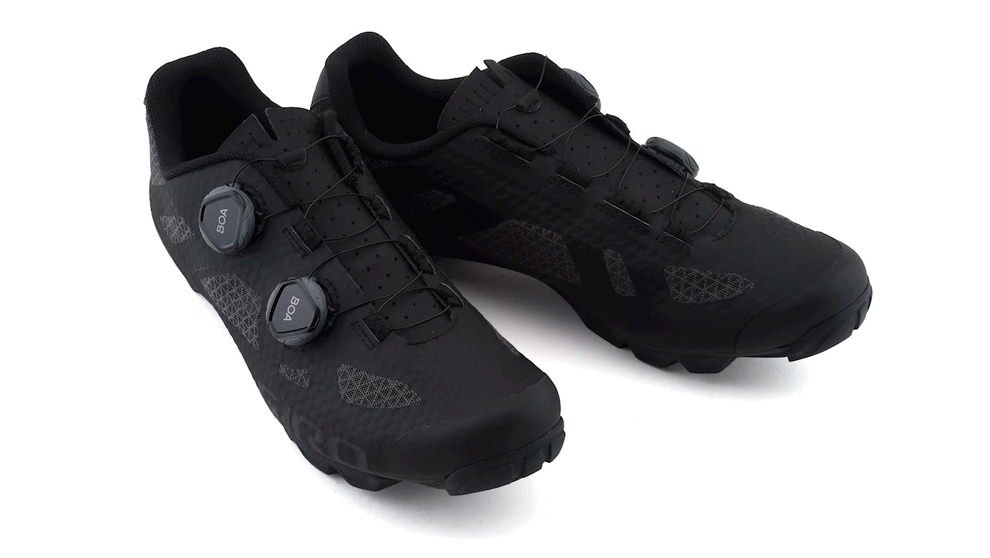 zapatos-para-bicicleta-094jay-1.jpg Las 10 mejores zapatillas de ciclismo para retomar las rutas después del verano | Cuerpo - Imagen 1