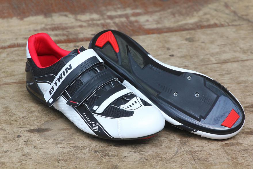 zapatos-para-bicicleta-393sft-1.jpg Todo lo que debes saber sobre las zapatillas de ciclismo PEDALIA - Imagen 1